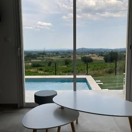 לינה וארוחת בוקר Domaine Forvent 3*